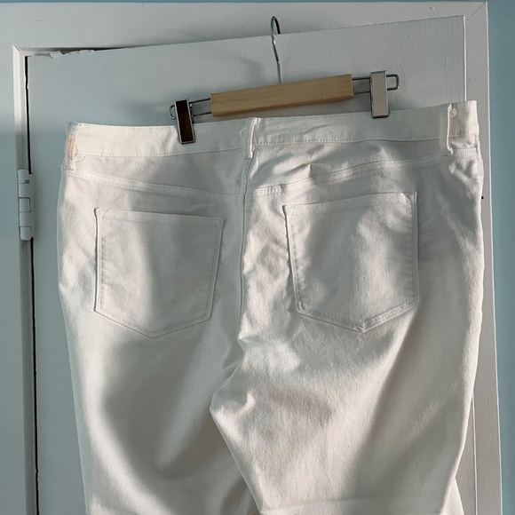 Old Navy Ladies White Super Skinny Mid-Rise Ankle Jeans, size 20 - Picture 6 of 10